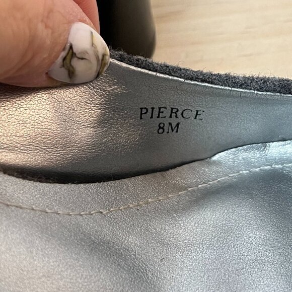 Tahari Pierce Gray Woolen Felt Flannel Slingback Stacked Block Heels Size 8 M - Picture 4 of 7